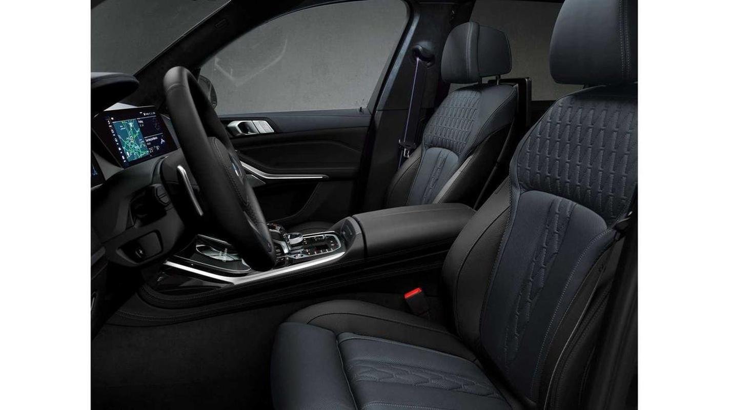 Camila ngelo recebeu o modelo BMW X7 Dark Shadow Edition 2021