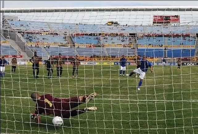 Em 2009, Cruzeiro derrotou Atltico por 4 a 2 no Estdio Centenrio, em Montevidu, pelo Torneio Internacional de Vero. Na histria, esse foi o nico clssico mineiro realizado fora do Brasil
