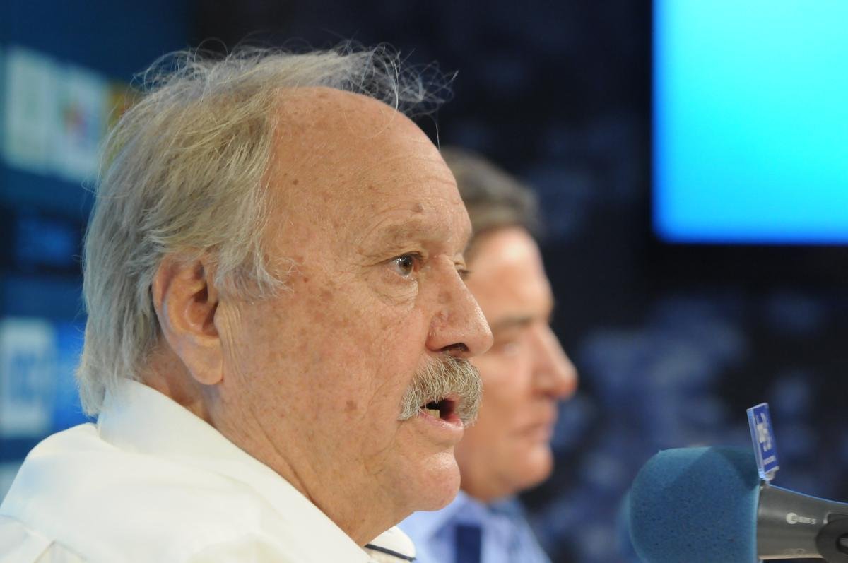 Novo gestor de futebol do Cruzeiro, Zez Perrella deu entrevista nesta sexta-feira, na Tocada Raposa II