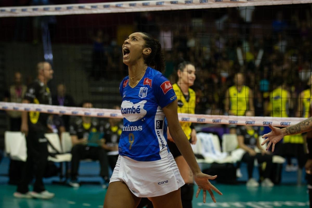 Minas venceu a segunda partida da deciso, por 3 sets a 1, nesta sexta-feira, na Arena Nilson Nelson, em Braslia, e fechou a srie melhor de trs com dois triunfos. As parciais foram de 26/24, 18/25, 25/15 e 25/17. 