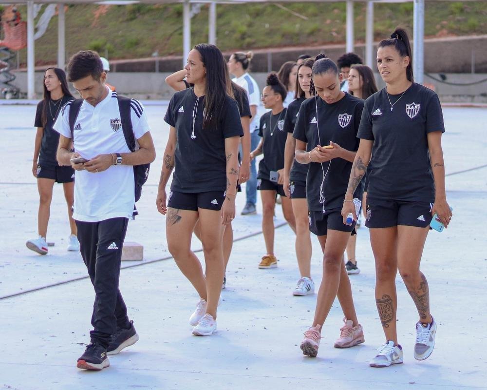 Jogadoras do Atltico visitam Arena MRV, que tem 92% das obras concludas 