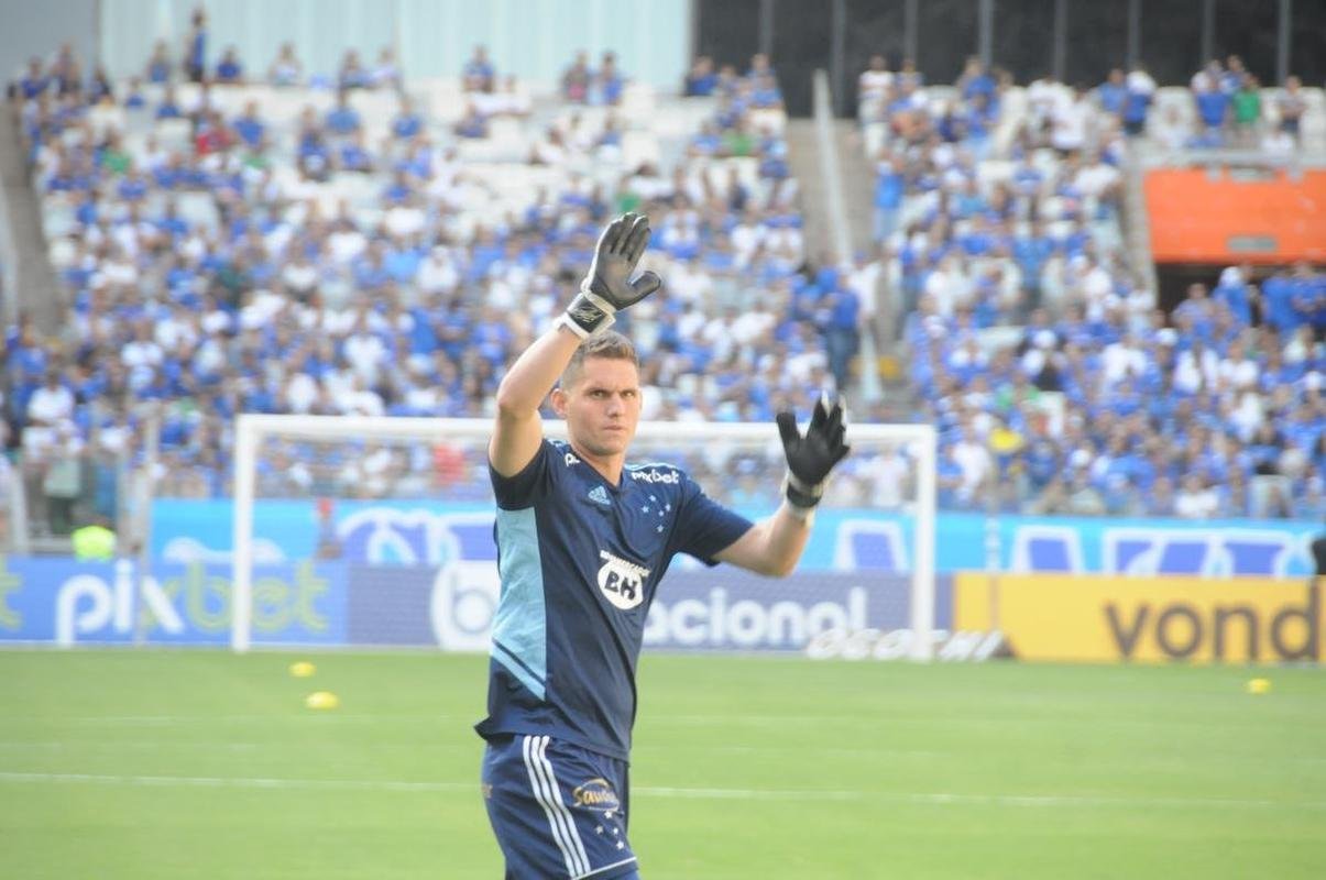 Fotos da torcida do Cruzeiro, no Mineiro, na partida contra a Ponte Preta pela 13 rodada da Srie B do Campeonato Brasileiro. Mineiro recebeu grande pblico mais uma vez