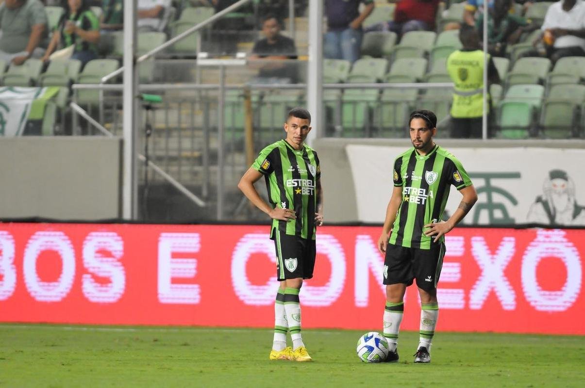 Fotos do jogo entre Amrica e Santa Cruz