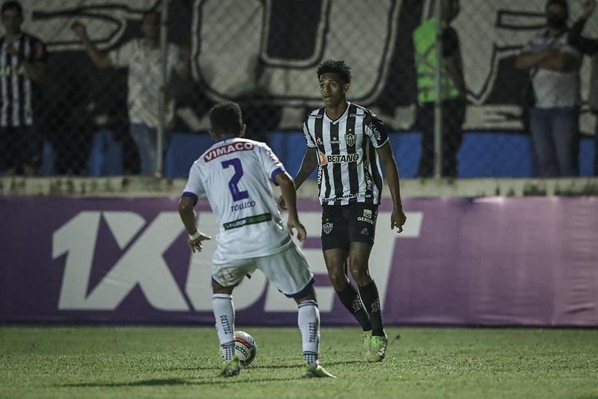 O Atltico foi at Patos de Minas para enfrentar, nesta quarta-feira (9), a URT. A partida, vlida pela 5 rodada do Campeonato Mineiro, foi realizada no Estdio Zama Maciel.