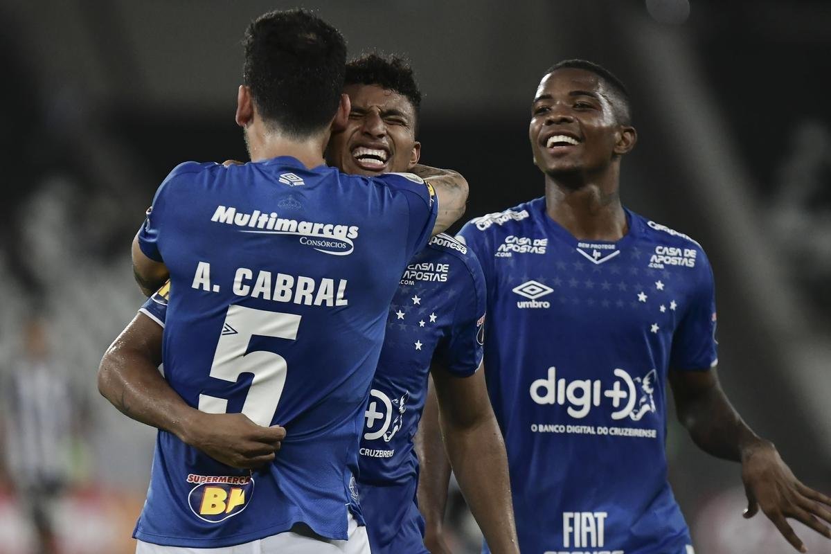 Fotos de Botafogo x Cruzeiro, no estdio Nilton Santos, pela 29 rodada do Brasileiro