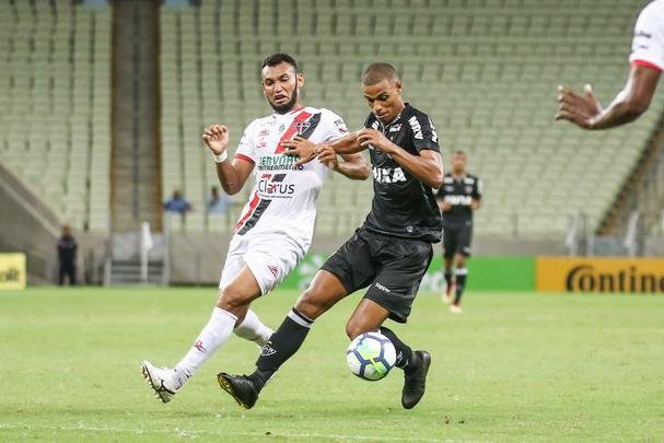 Veja imagens do empate entre Ferroviário-CE e Atlético no Castelão