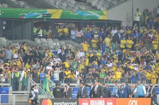 Fotos das torcidas de Brasil e Argentina, no Mineiro, no clssico vlido pela semifinal da Copa Amrica