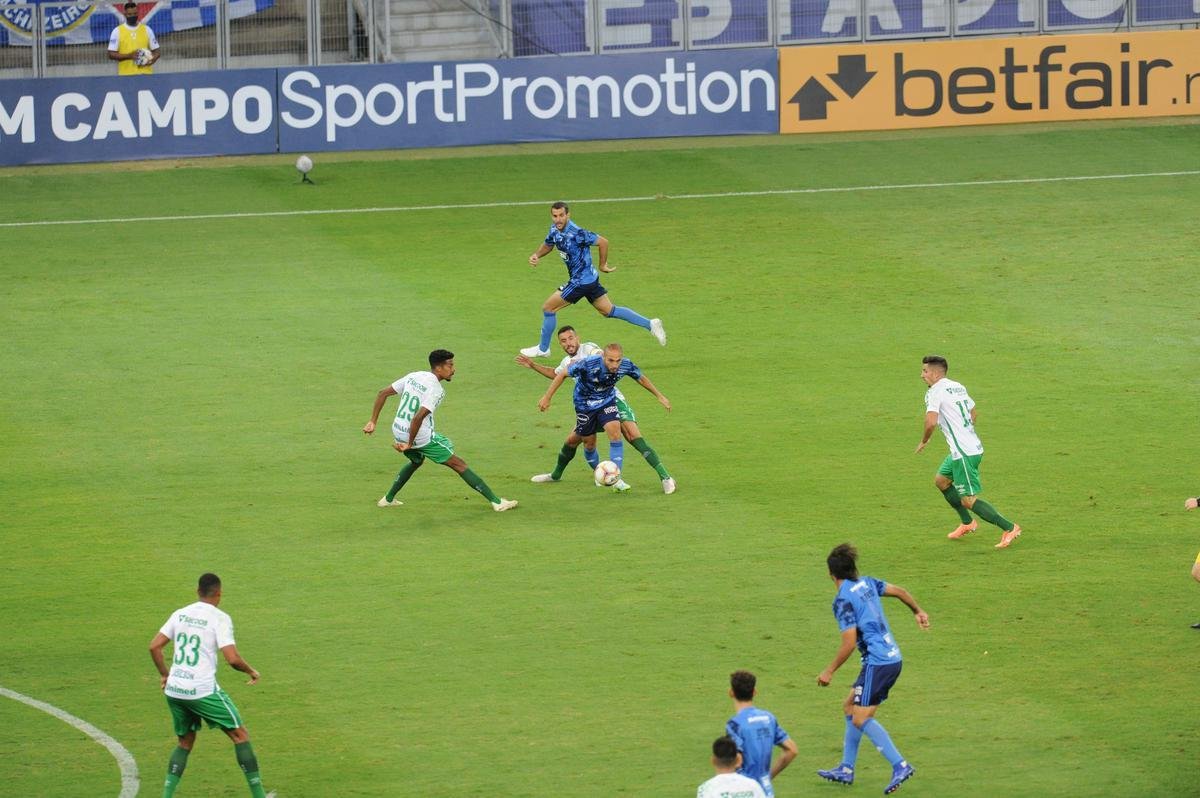 Fotos do duelo entre Cruzeiro e Chapecoense, no Mineiro, pela quarta rodada da Srie B