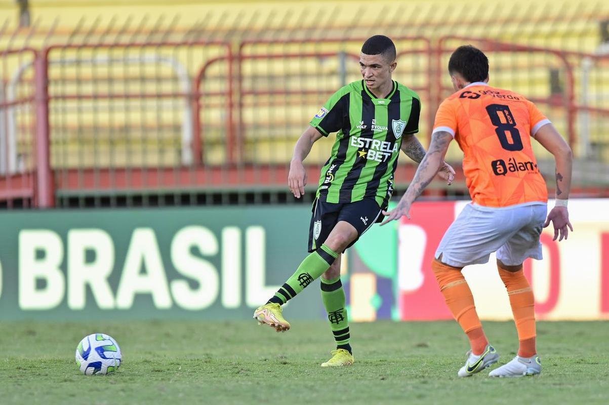 Fotos do jogo entre Nova Iguau e Amrica pela Copa do Brasil