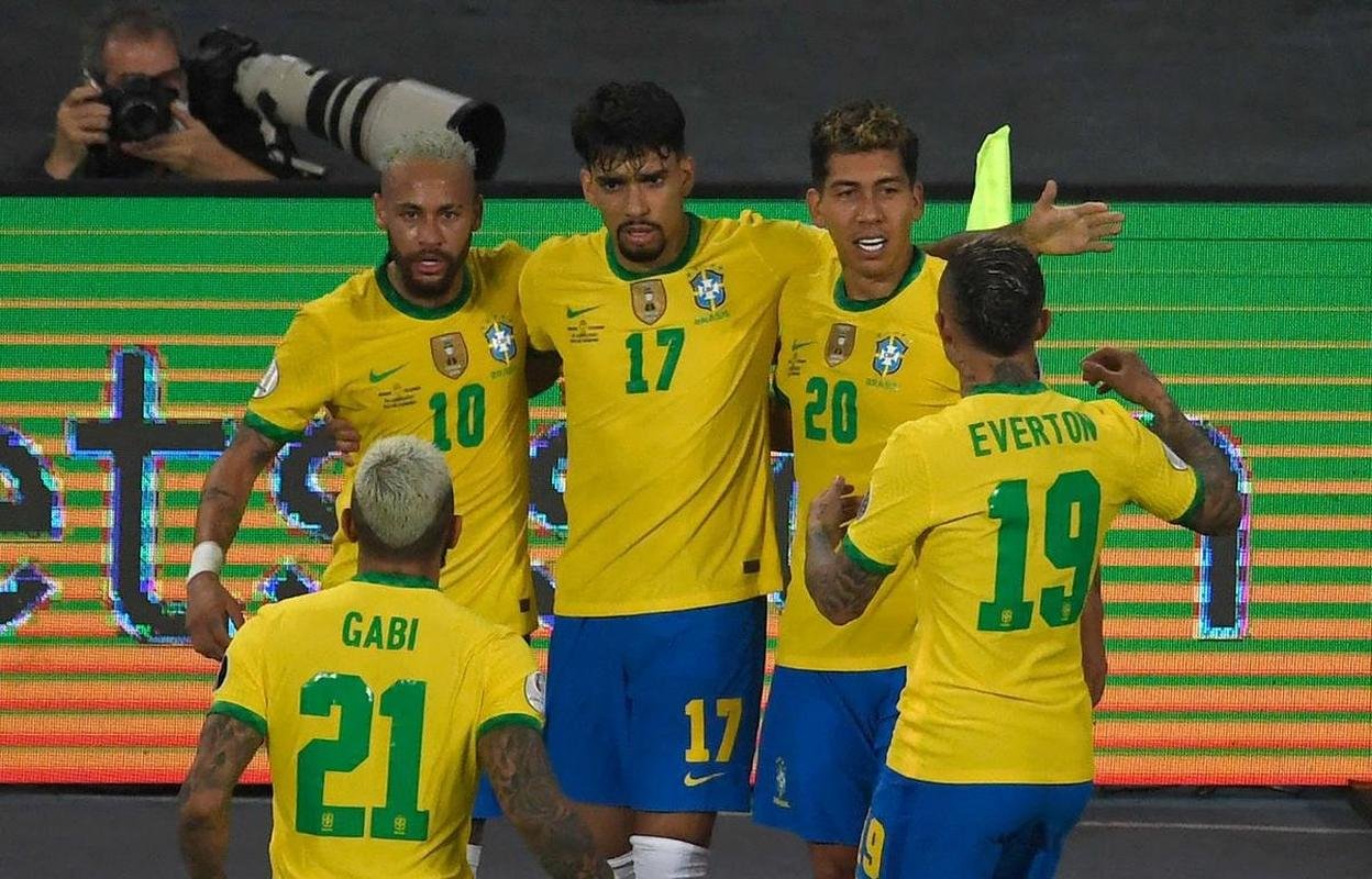 Brasil e Colmbia se enfrentaram no Estdio Nilton Santos, pelo Grupo B da Copa Amrica