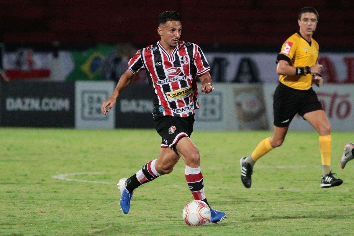 Mayco Flix (atacante) - Outra pea que ultrapassou os 20 jogos, mas no conseguiu se firmar no time  Mayco. emprestado pelo Amparo-SP, ele no vem tendo muitas chances com Martelotte