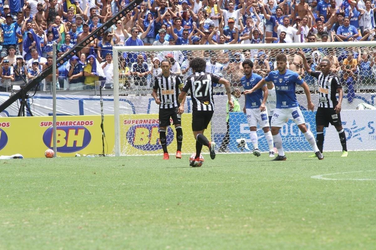 Fred abriu o placar para o Cruzeiro aos 15 minutos do segundo tempo em cobrana de pnalti