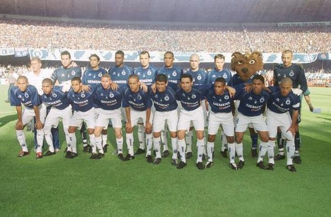 Time do Cruzeiro campeo mineiro, na partida final, contra o Atltico