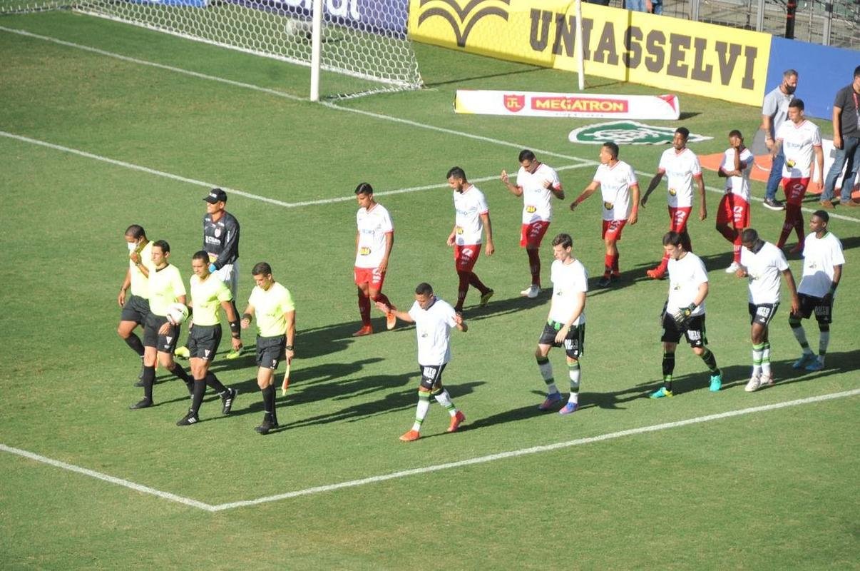 Fotos do jogo entre Amrica e Villa Nova, no Independncia, em BH, pela 9 rodada do Campeonato Mineiro
