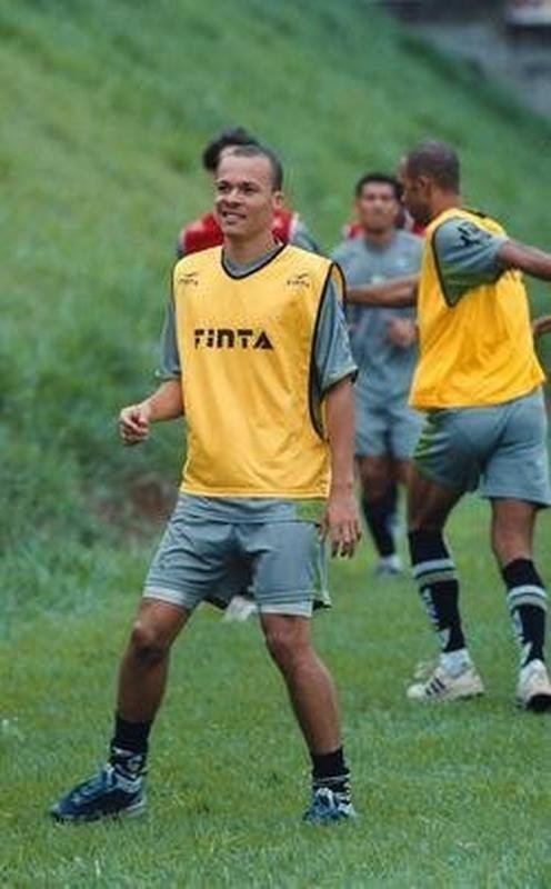 Atacante Rodrigo, revelado pelo Amrica em 2001