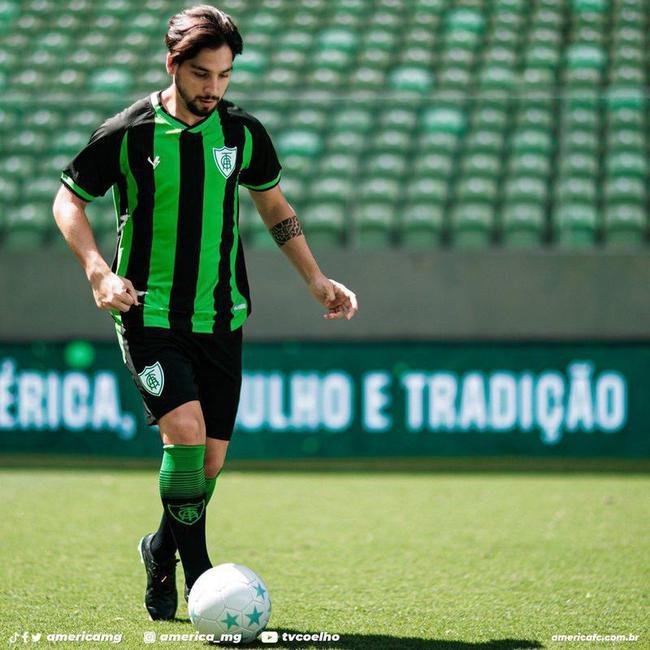O Amrica apresentou a nova camisa 1 de 2023 para jogadores de linha e goleiros
