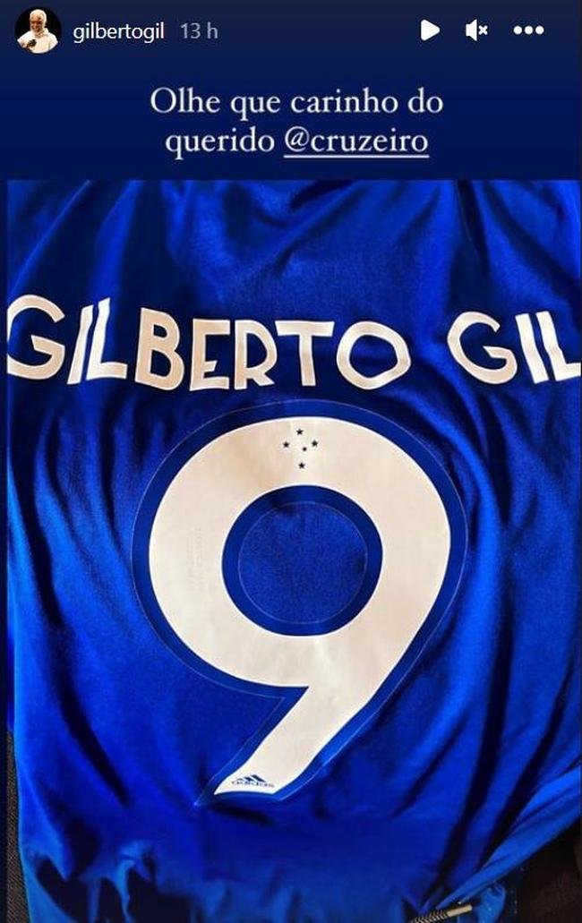 Gilberto Gil ganhou camisa do Cruzeiro