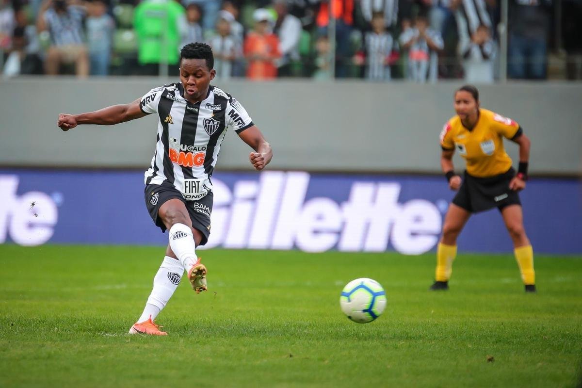 10 - Cazares - O meia, agora com 28 anos, atuou em oito partidas do Atlético na Libertadores de 2019. Em 2020, ele rescindiu com o Galo e assinou com o Corinthians.