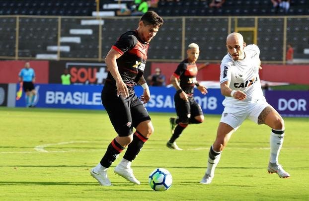 Vitória derrotou Atlético por 1 a 0, no Barradão, com gol de Léo Ceará