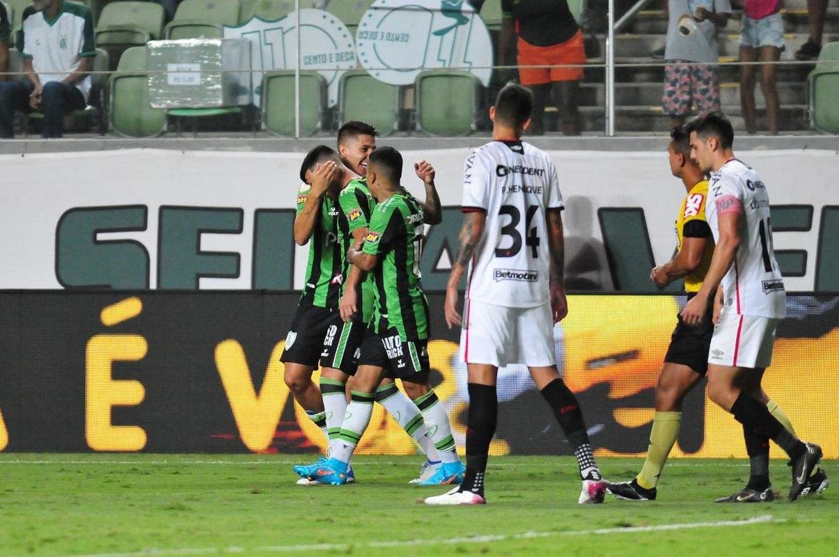 Fotos do jogo entre Amrica e Athletico-PR, no Independncia, pelo Campeonato Brasileiro de 2022