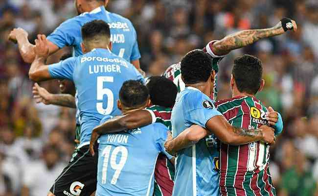 Mesmo com um a menos, Fluminense segura empate com o Flamengo