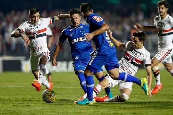 Fotos do jogo entre So Paulo e Cruzeiro, no Morumbi, pela 25 rodada do Campeonato Brasileiro