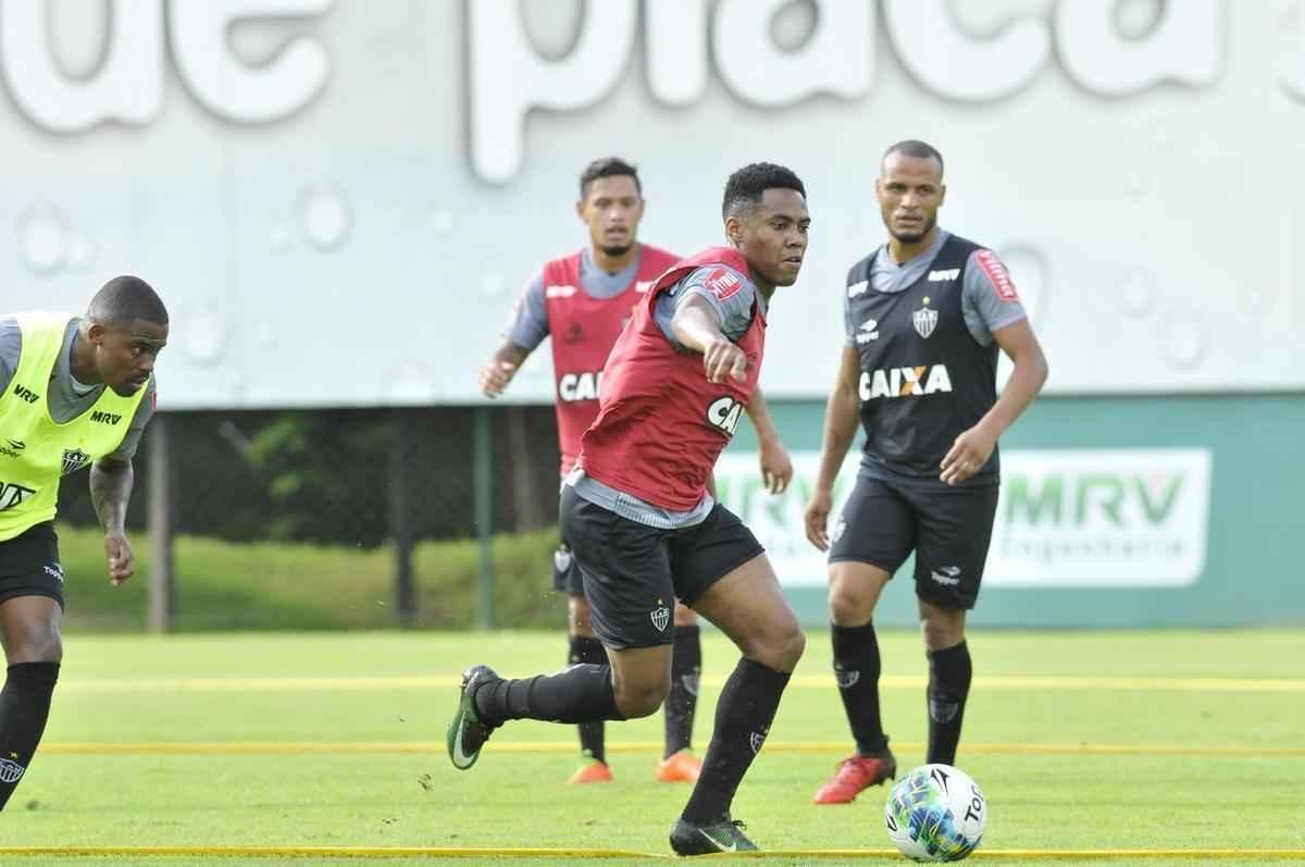 Jogadores que no foram titulares contra o Tombense, no sbado, treinam na cidade do Galo