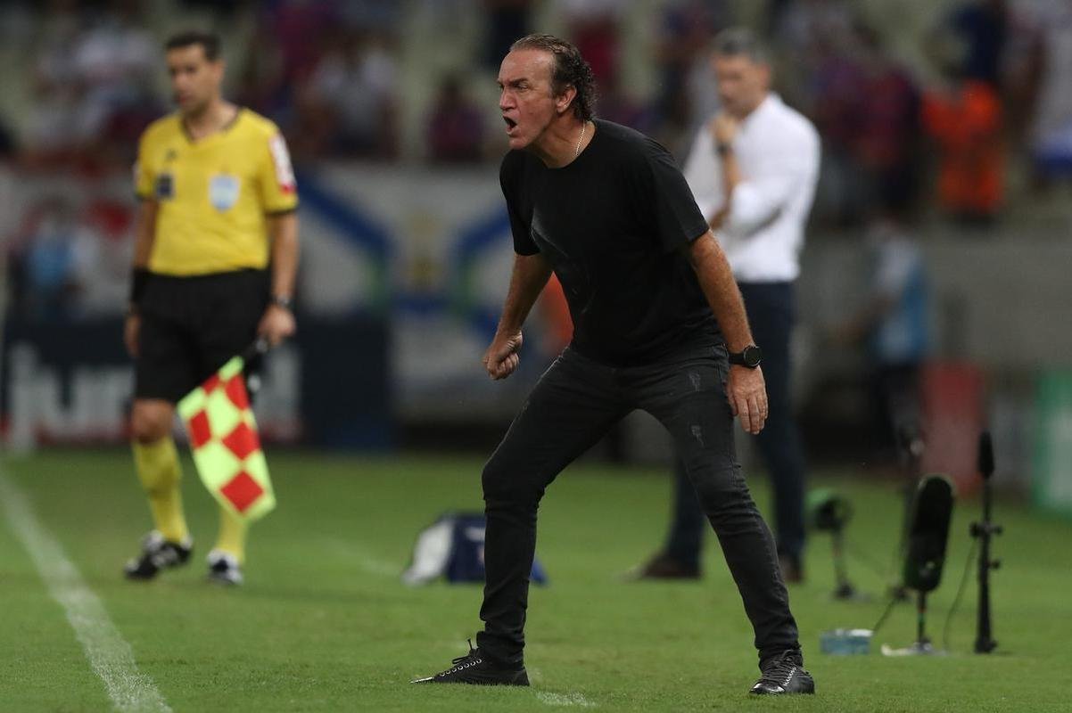 Diego Costa e Hulk marcaram os gols da vitria do Atltico por 2 a 1 sobre o Fortaleza, no Castelo