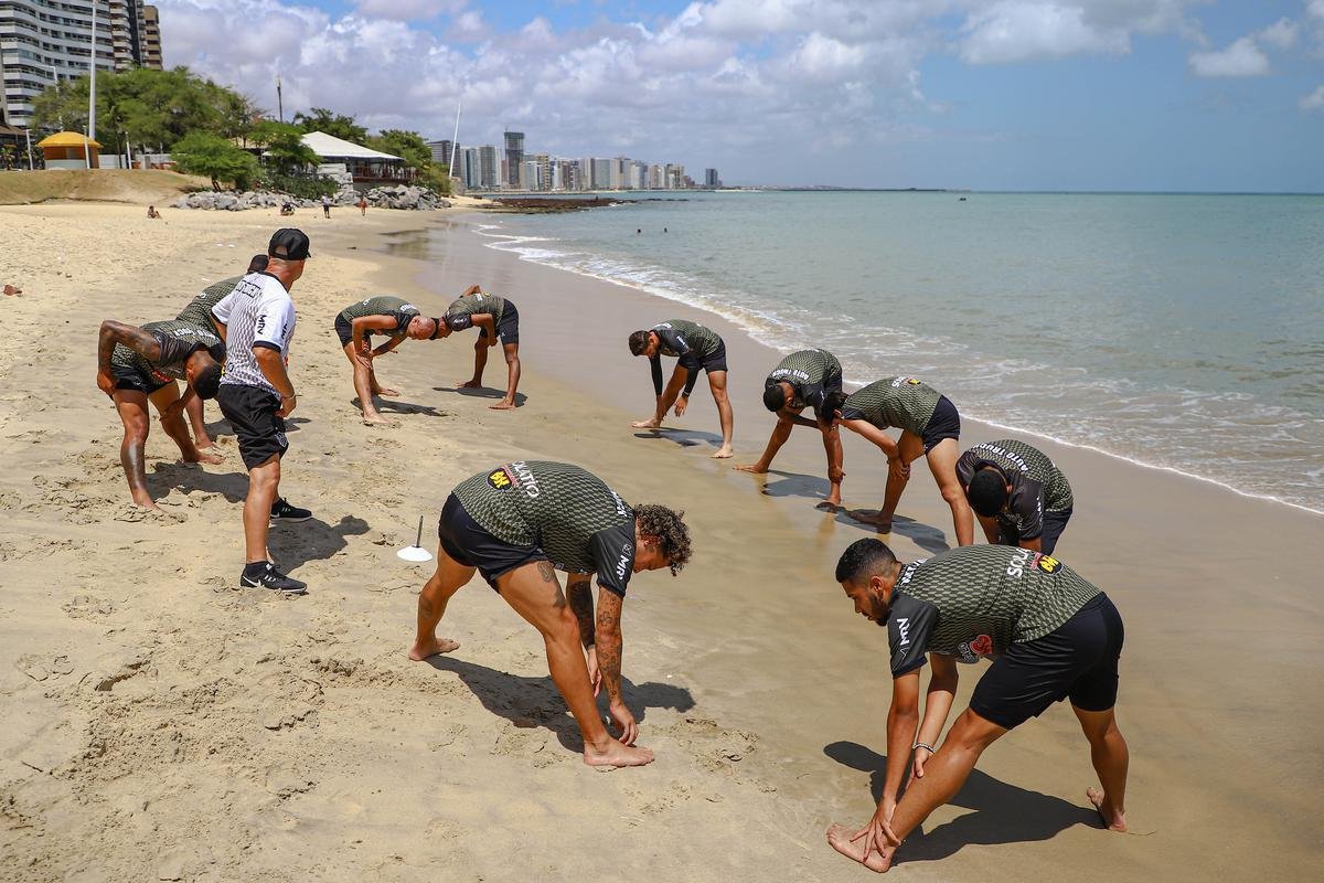 Jogadores do Atltico treinaram na Praia do Mucuripe, em Fortaleza