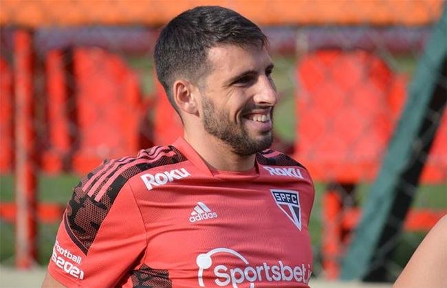 Calleri tem chances de jogar neste domingo 
