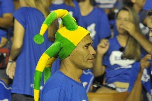 Veja fotos das torcidas na deciso da Superliga Feminina no Mineirinho