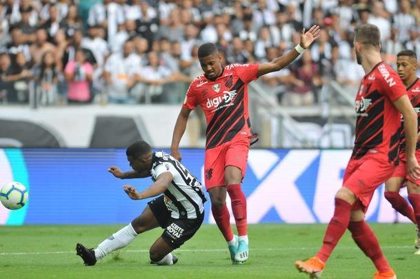 Fotos do jogo entre Atltico e Athletico-PR, no Mineiro
