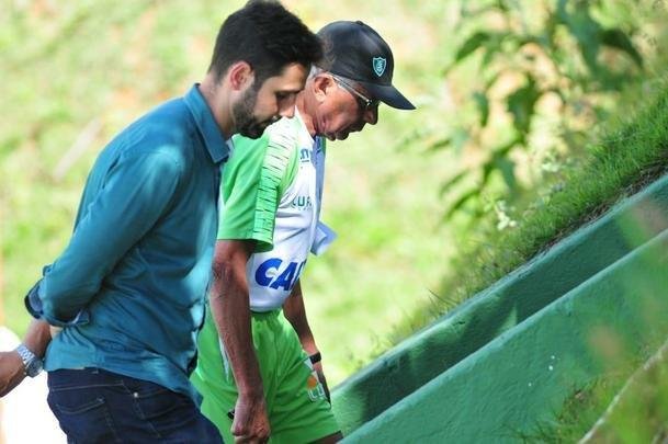 Técnico Givanildo Oliveira foi apresentado no CT Lanna Drumond pelo presidente Marcus Salum e comandou seu primeiro treino visando ao jogo de quinta-feira, contra o Internacional, em Porto Alegre