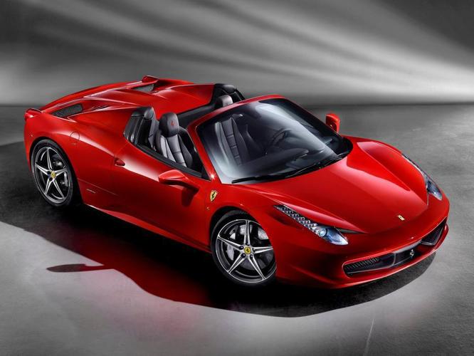 Ferrari 458 Spider, lançada em 2012 e com preço médio de mais de R$ 1,4 milhões