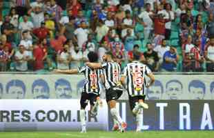 Com gols de Hulk, de pnalti, e Keno (e), o Galo virou sobre o Bahia, por 3 a 2 e chegou ao bicampeonato brasileiro