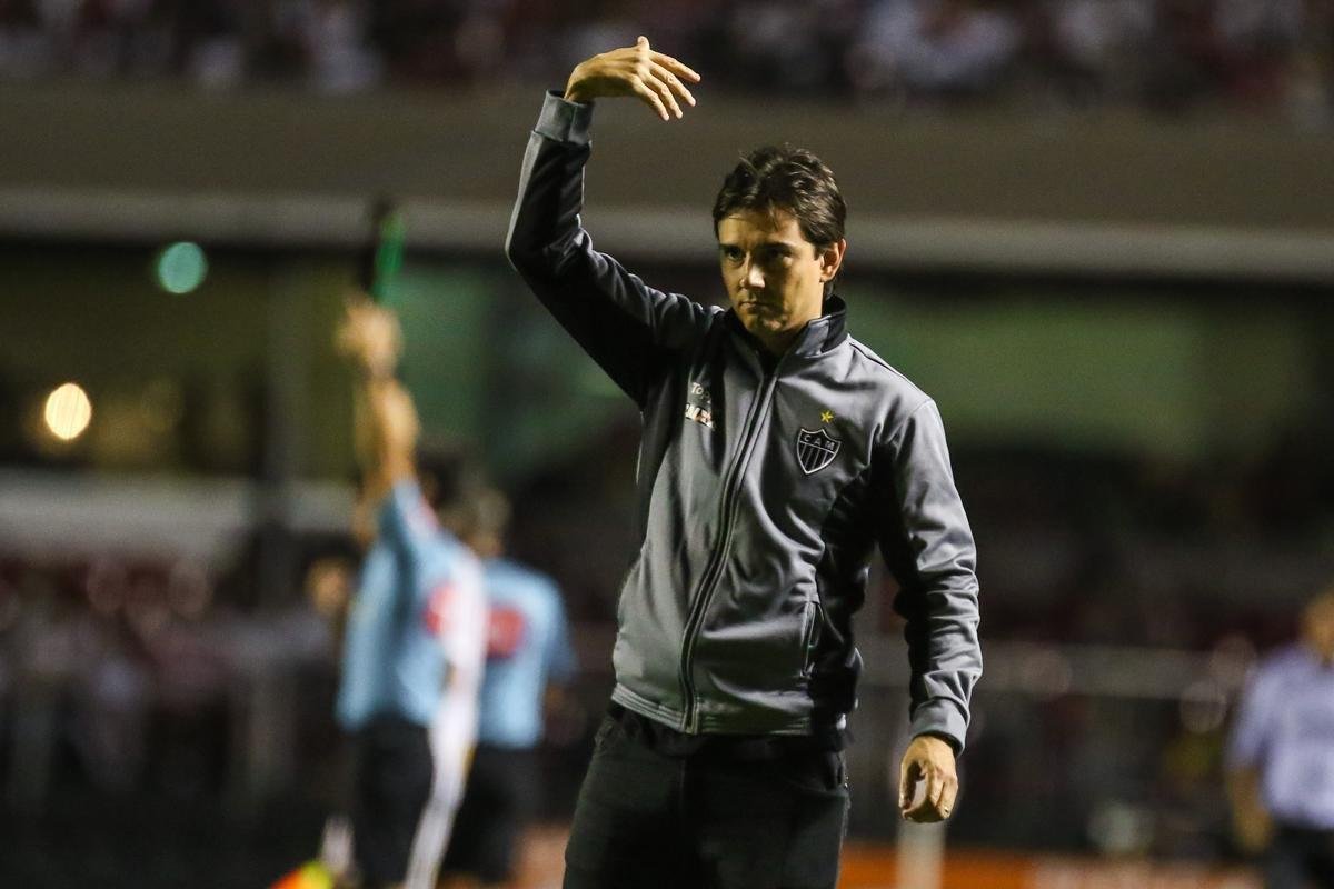 Atlético saiu atrás, conseguiu virada com Róger Guedes e Ricardo Oliveira, mas cedeu empate no Morumbi