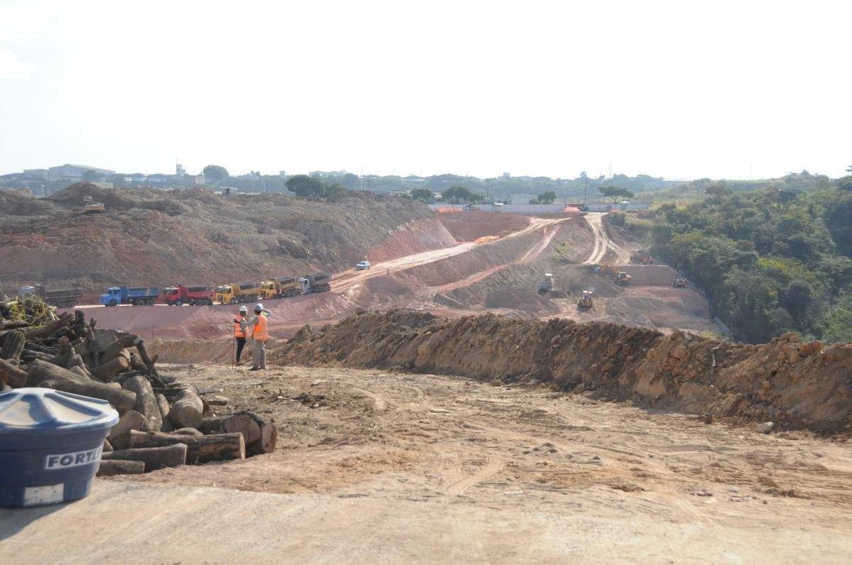 17/07/2020 - Novas fotos da obra de construo da Arena MRV, do Atltico, no bairro Califrnia, em Belo Horizonte. J se passaram 88 dias desde o incio das obras do estdio, ainda em etapa de terraplanagem