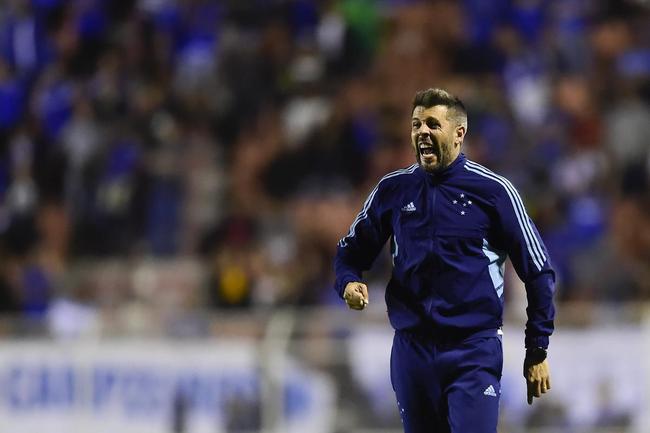 Torcida do Cruzeiro invadiu Itu e fez a festa no Novelli Jnior mesmo com o empate por 1 a 1 diante do Ituano. No fim, celestes fizeram a tradicional saudao viking ao time