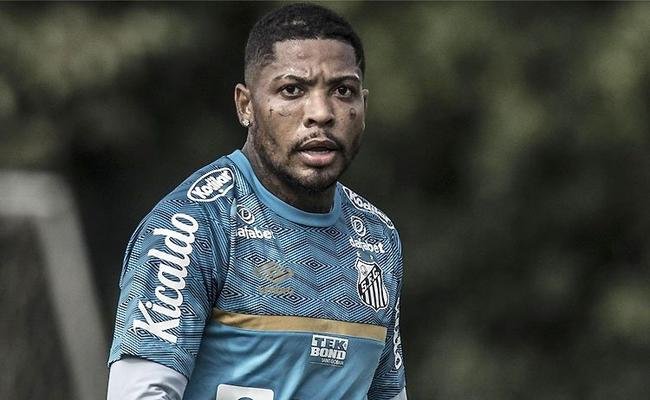 Marinho cumpriu suspens�o e volta ao Santos para enfrentar o Am�rica no s�bado