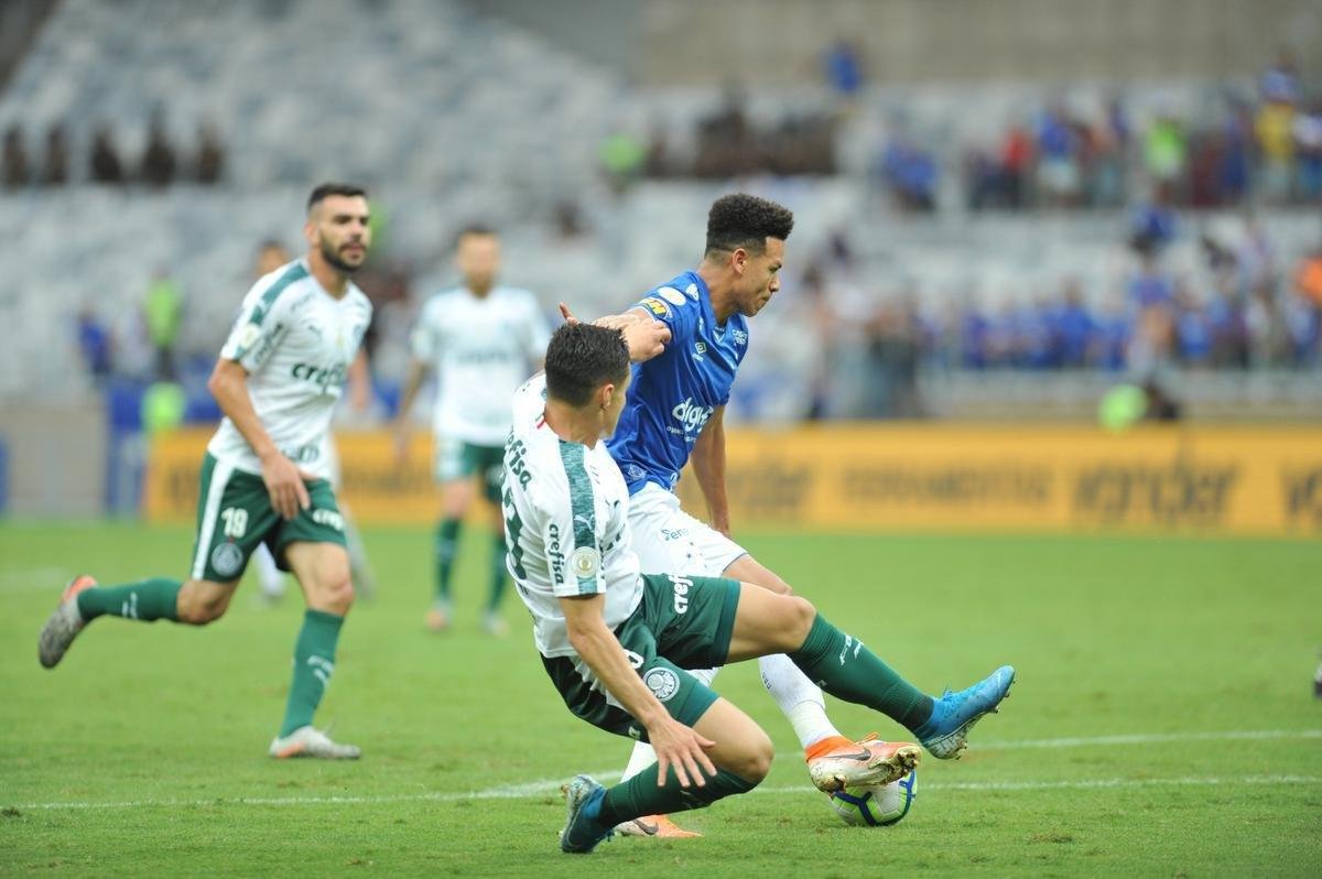Lances da partida entre Cruzeiro e Palmeiras, no Mineiro, pelo Campeonato Brasileiro