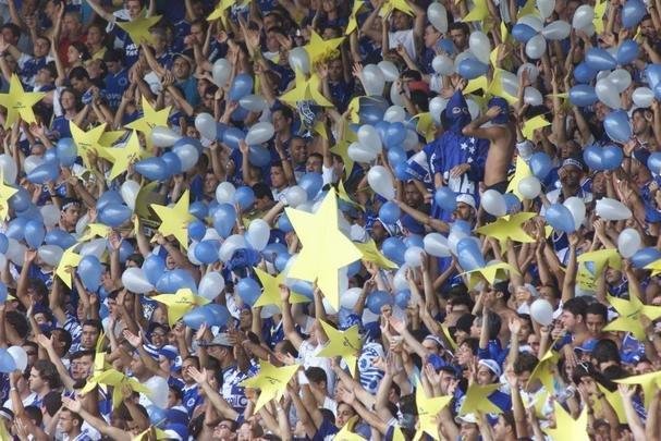 Torcida do Cruzeiro lotou Mineiro em 30 de novembro de 2003 para assistir ao duelo com o Paysandu, pela 44 rodada do Campeonato Brasileiro, que confirmaria o ttulo brasileiro e a Trplice Coroa. O pblico foi de 73.141 pagantes e gerou uma renda de R$ 827.201,00. O nmero de presentes no foi divulgado. O time celeste no decepcionou, venceu por 2 a 1, com gols de Zinho e Mota, e deu incio  festa em Belo Horizonte.