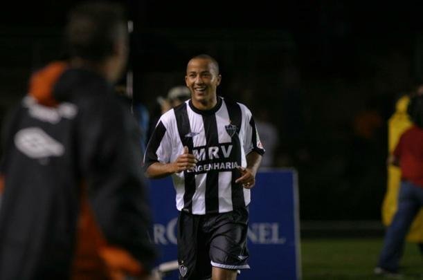 12º - Alex Mineiro - 2004 - 67 jogos / 26 gols - 0,38 por jogo