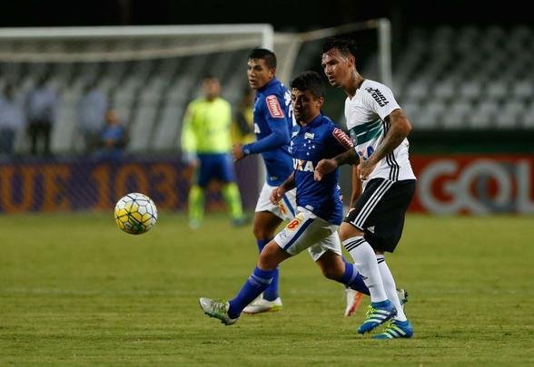 Imagens da partida entre Coritiba e Cruzeiro, no Couto Pereira, em Curitiba, pela primeira rodada do Campeonato Brasileiro