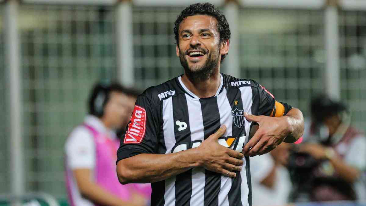 Fred - a diretoria anunciou a resciso com o atacante, que tinha vnculo at dezembro de 2018. Horas depois, ele acertou seu acerto com o rival Cruzeiro. Vnculo na Toca da Raposa II ser de trs anos.