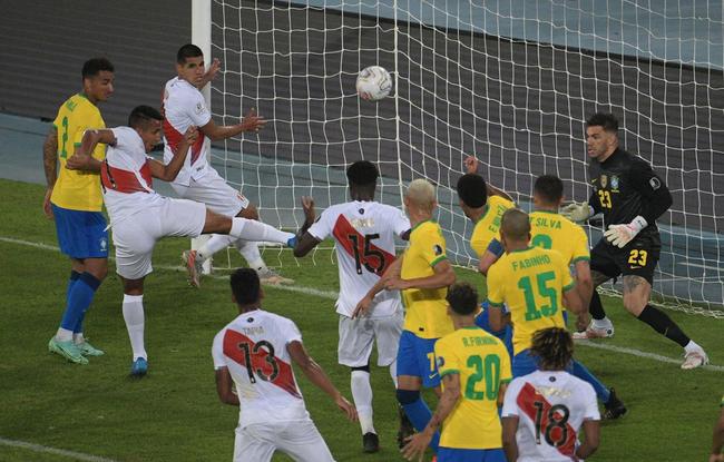 Brasil e Peru se enfrentaram pela segunda rodada do Grupo B da Copa Amrica