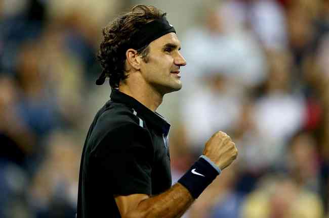 Roger Federer segue se recuperando de um problema no joelho