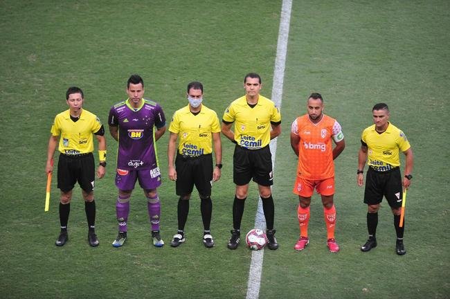 Fotos de Coimbra x Cruzeiro, no Independncia, pela 8 rodada do Mineiro. William Pottker e Felipe Augusto fizeram os gols da vitria celeste por 2 a 0.
