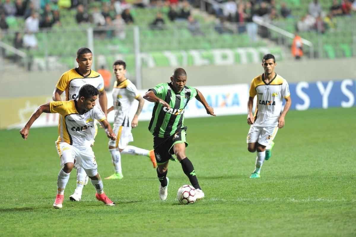 Imagens da partida entre Amrica e Cricima, no Independncia, pela Srie B do Brasileiro