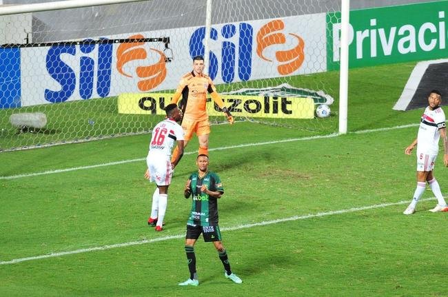 Fotos do jogo entre Amrica e So Paulo, no Independncia, em BH, pela ltima rodada do Campeonato Brasileiro de 2021