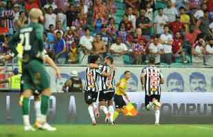 Com gols de Hulk, de pnalti, e Keno (e), o Galo virou sobre o Bahia, por 3 a 2 e chegou ao bicampeonato brasileiro